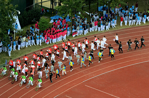 我院运动员开幕式入场