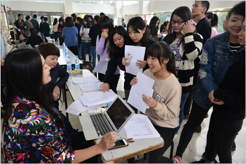 招聘会现场