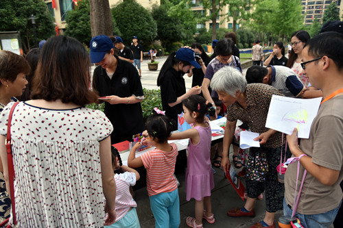 社区小朋友积极参与