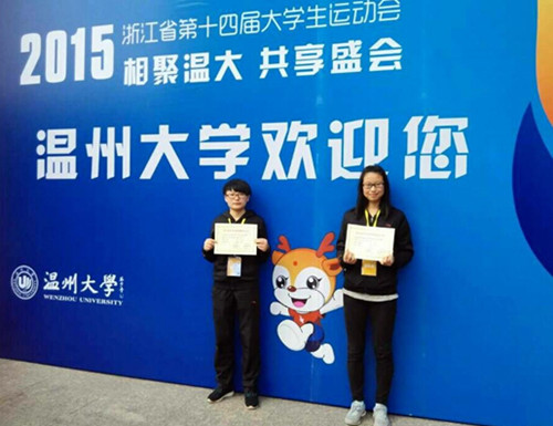 获奖运动员---陈琪(左)、倪秀婷(右)